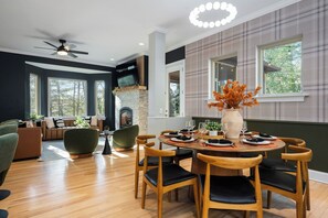 Dining - Sleeps 20 • 15 Mins to DT AVL • Sauna • Hot Tub! (Fletcher)