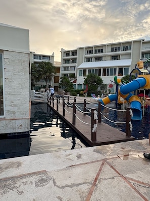 Pool - Beautiful apartment with lagoon view in Cancun's Hotel Zone (Cancún)