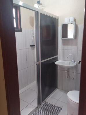 Bathroom - Casa Toatoa Paraty, cozy and ideal for families, 6 km from the city center. (Paraty)
