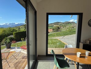 Outdoor dining - Vrbo Property (Jarjayes)