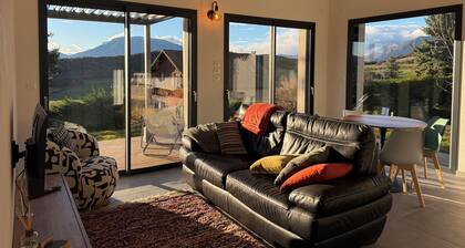 Le Nid - chalet cosy pour deux avec jardin privé et vue montagne