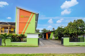 Exterior - Hotel O near Mall Boemi Kedaton formerly (Bandar Lampung)