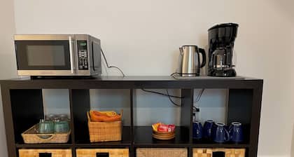 Clean and comfy 2-bedroom in Athens less than 2 miles from Sanford Stadium