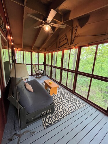 Cabin in the woods Burr Oak St Park - with secluded back porch in the tree tops