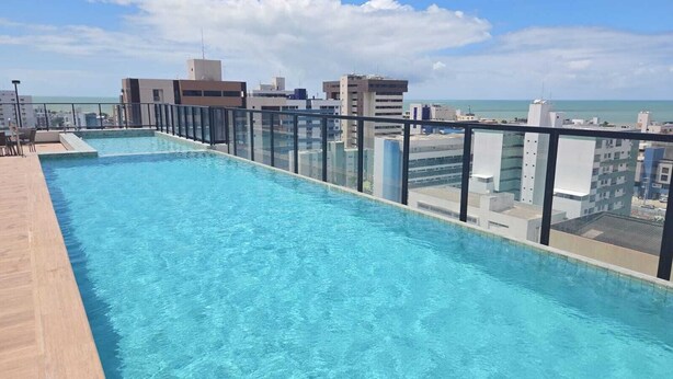 A rooftop swimming pool with a city view. - Flat Sol & Praia Move Tambaú (João Pessoa)