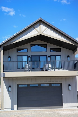 New over garage Luxury Loft with deck Lake View