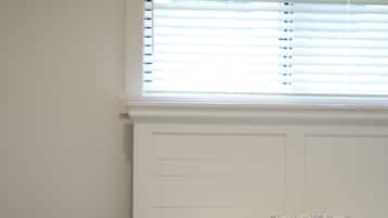Iron/ironing board, internet, bed sheets