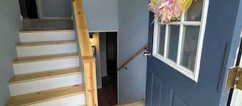 Spacious 4-bedroom house in subdivision with LOZ access. Truman Lake min.  away.
