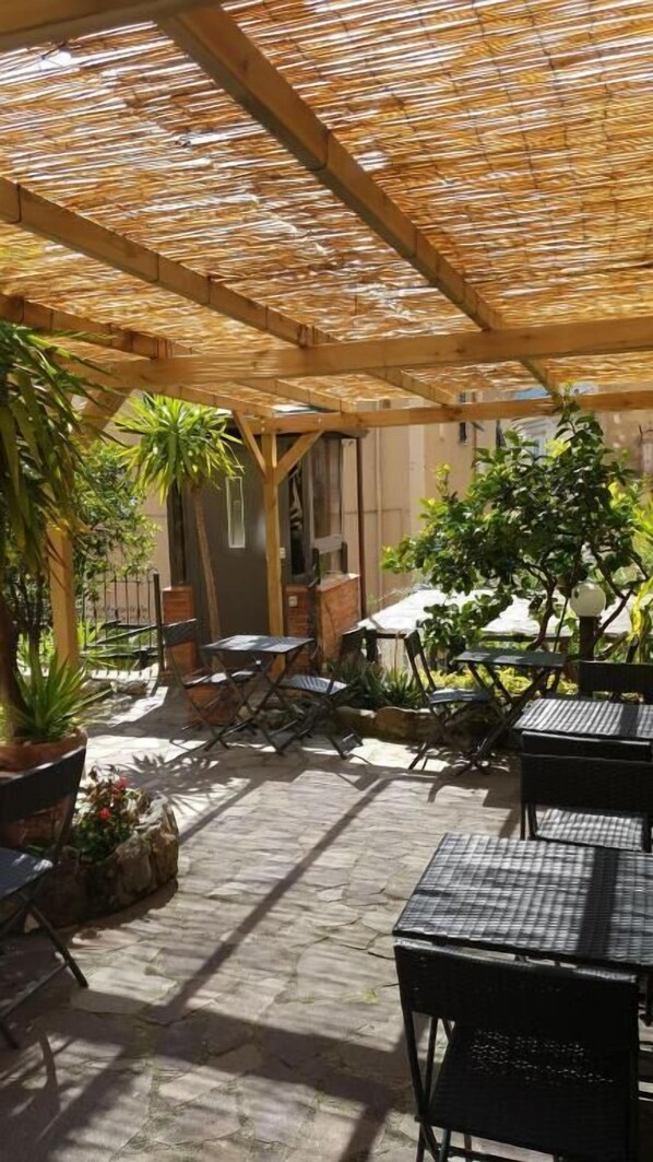 Outdoor dining - glam resort villa maria luigia (La Spezia)