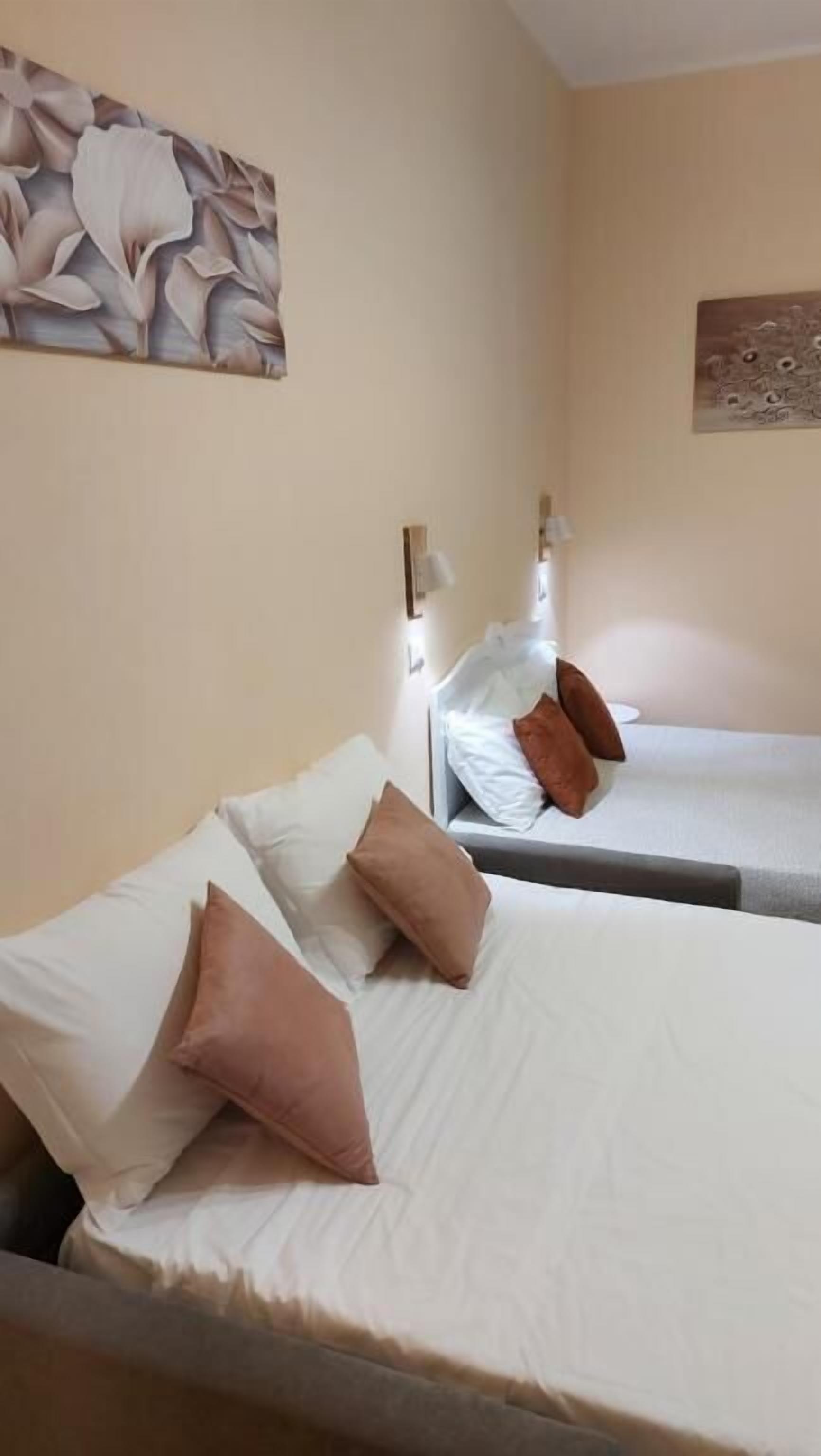 Family Room | In-room safe, soundproofing, iron/ironing board, free WiFi