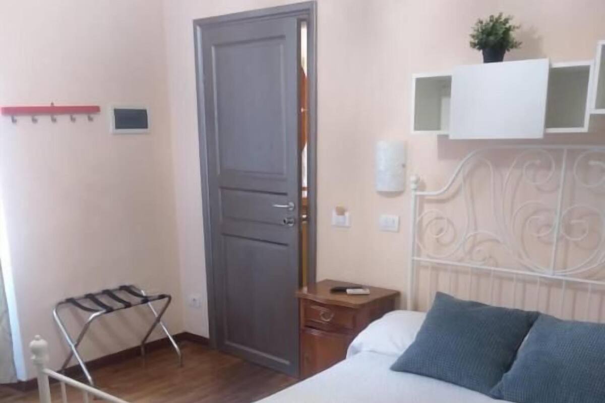 In-room safe, soundproofing, iron/ironing board, free WiFi