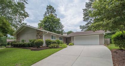 Modern 3-bedroom ranch in quiet Peachtree City neighborhood near shopping