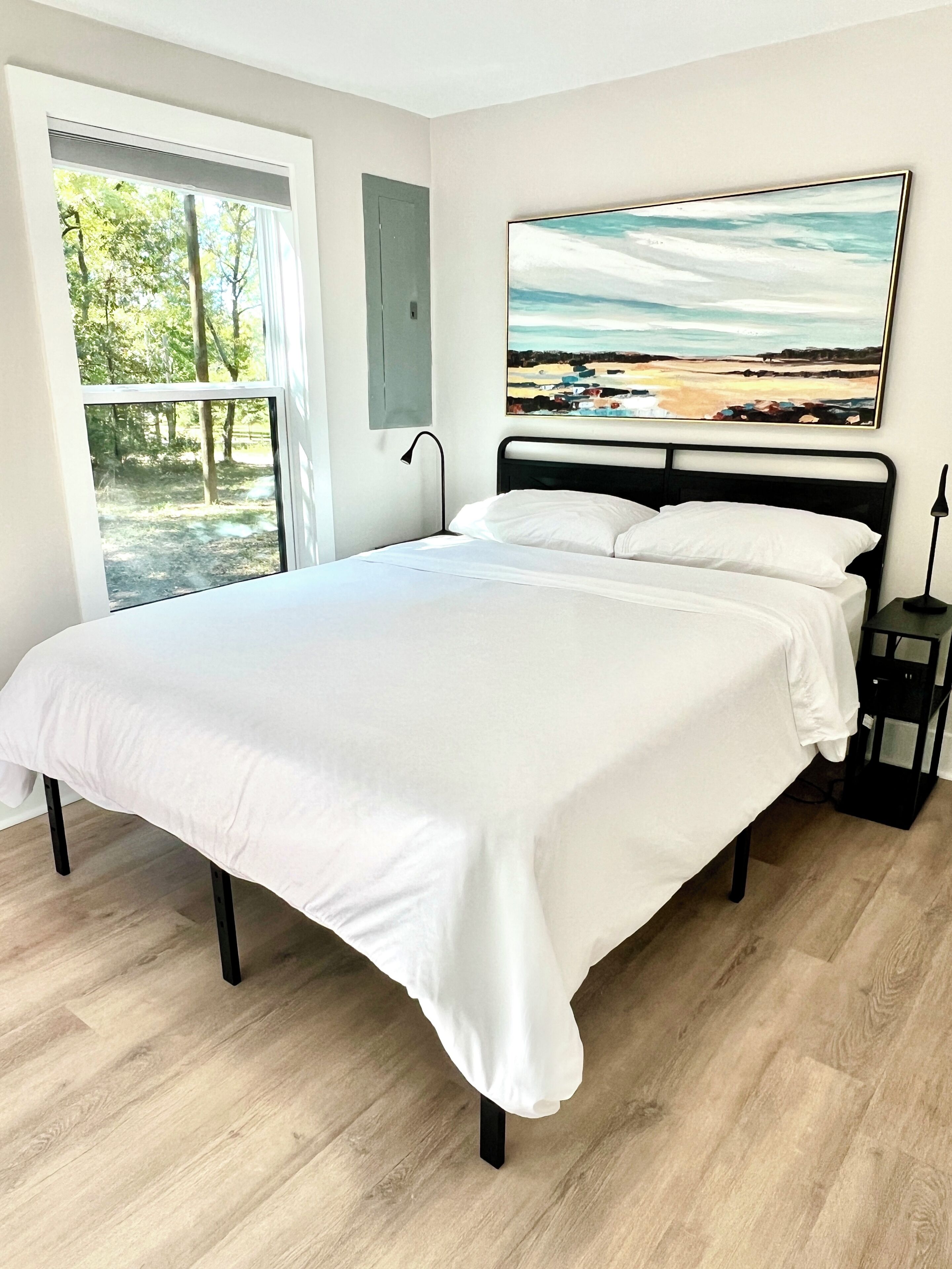 Iron/ironing board, WiFi, bed sheets