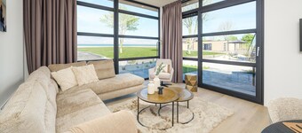 Luxury 4 Guests Villa With Sunny Garden