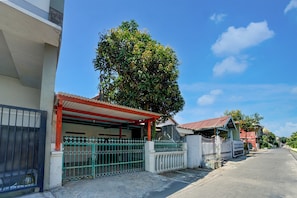 Front of property - OYO 95235 Griya Manisa Homestay Syariah (Kuwolu)