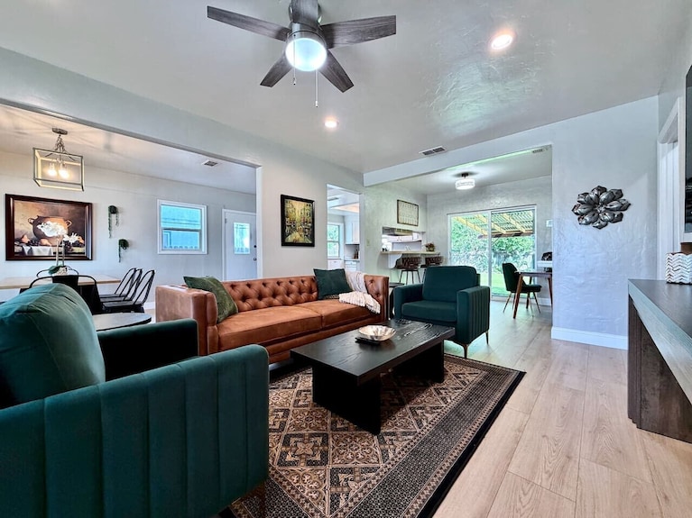 Remodeled Minutes To Sutter Park & Golden One - Sacramento, CA