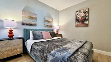 Desk, iron/ironing board, WiFi, bed sheets