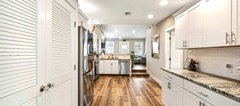 Edgewood Historic Cottage near Venice Downtown