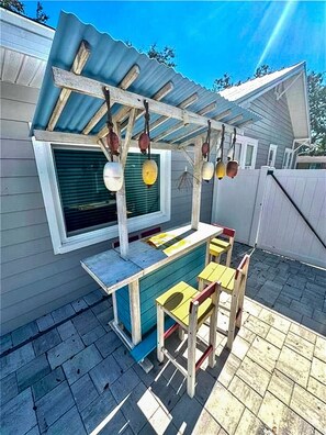 Outdoor dining - Edgewood Historic Cottage near Venice Downtown (Venice)