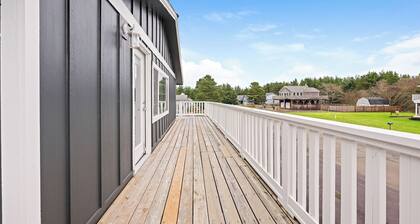 Beautiful 4-bedroom house in enchanting Long Beach perfect for families