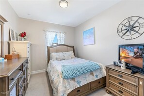 Iron/ironing board, WiFi - Modern Home 3 Bed, 3 bath Near Fort Myers Beach- Patio+Gated +Clubhouse+Pool (Fort Myers)