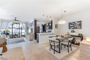 Dining - Modern Home 3 Bed, 3 bath Near Fort Myers Beach- Patio+Gated +Clubhouse+Pool (Fort Myers)