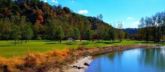 Trout Lodge Log Cabin 3 BR on Trout Stream with Hot Tub Jacuzzi