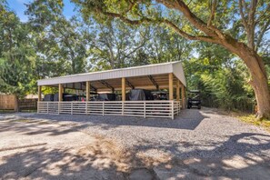 Property grounds - Porter Tide | Coastal Retreat (Ocean Springs)