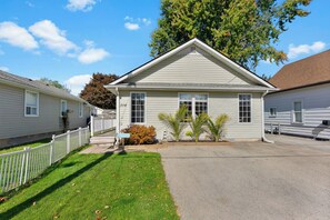 Exterior - Lincoln Landing- Steps to the beach (Fort Erie)