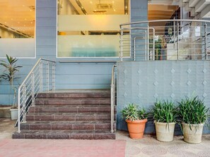 Reception - Super Townhouse Bombay Exhibition Centre (Mumbai)