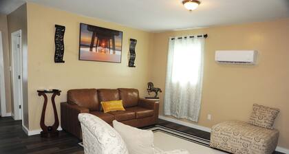 Cozy 1-bedroom cottage in tranquil Hazel Green with AC