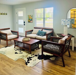 Living area - 2-bedroom cozy guest apartment (Chiefland)