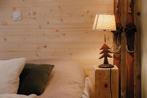 1 bedroom, internet, bed sheets