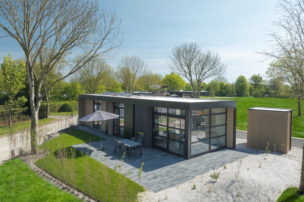 Detached 2-guest Home Near Beach