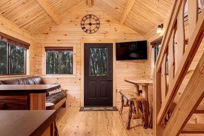 Interior - Cabin Retreat - 10 minutes from Downtown Livingston! 1hr to YNP! (Livingston)