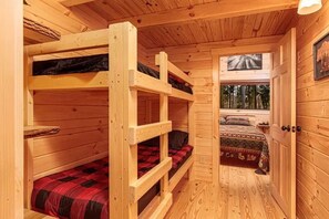 WiFi, bed sheets - Cabin Retreat - 10 minutes from Downtown Livingston! 1hr to YNP! (Livingston)
