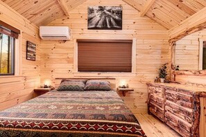 WiFi, bed sheets - Cabin Retreat - 10 minutes from Downtown Livingston! 1hr to YNP! (Livingston)