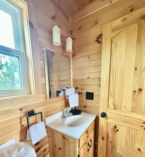 Bathroom - Mountain Meadow Tiny Cabin (Livingston)