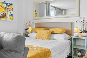 Iron/ironing board, Internet, bed sheets - Hilo Lagoon Studio with cool AC, Amazing Views, Wi-Fi, Pool (Hilo)