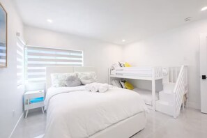 Room - New Home Near Art & Design District - Sleeps 14 (Miami)