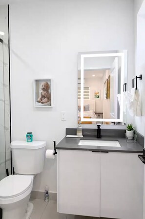 Bathroom - New Home Near Art & Design District - Sleeps 14 (Miami)