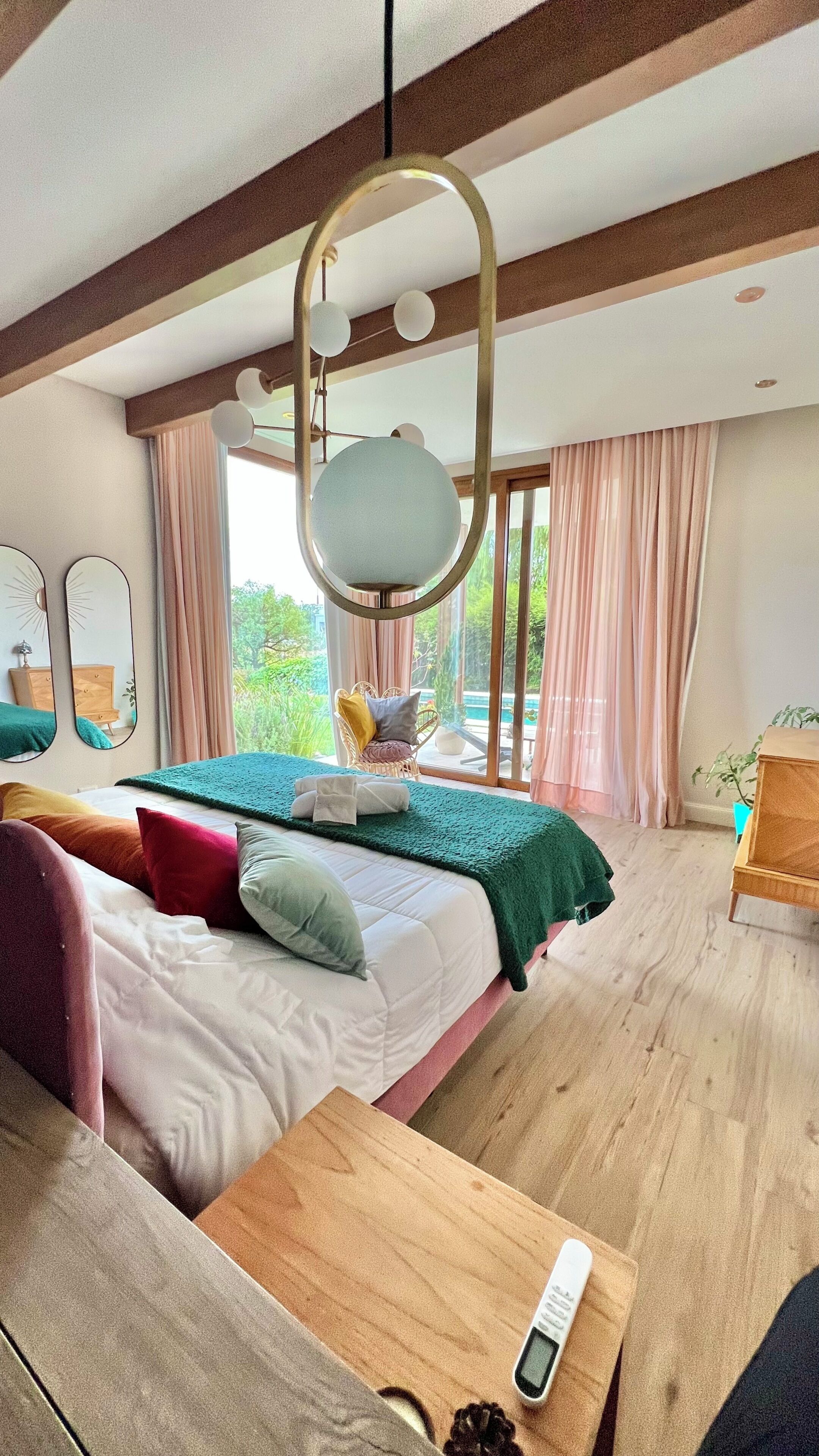 4 habitaciones, escritorio, wifi gratis y ropa de cama 