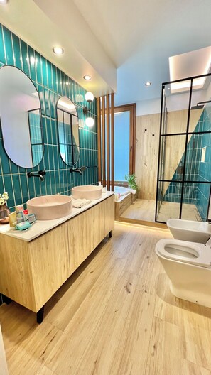Shower, jetted bath, hair dryer, bidet