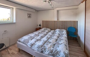 Travel cot, free WiFi - Awesome home in Hobro with WiFi (Hobro)