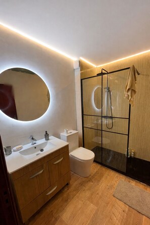 Bathroom - Vrbo Property (Praia da Consolação)