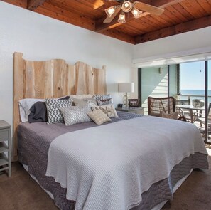 Iron/ironing board, free WiFi, bed sheets - Gulf-Front | Private Rooftop | Under Renovation (Indian Shores)