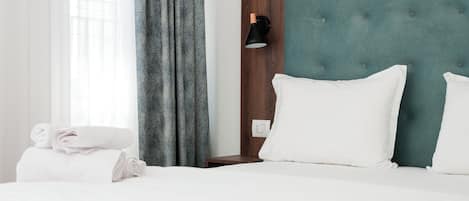Deluxe Triple Room, City View | Desk, laptop workspace, free WiFi