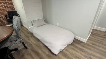 2 chambres, fer et planche à repasser, Wi-Fi gratuit, draps fournis