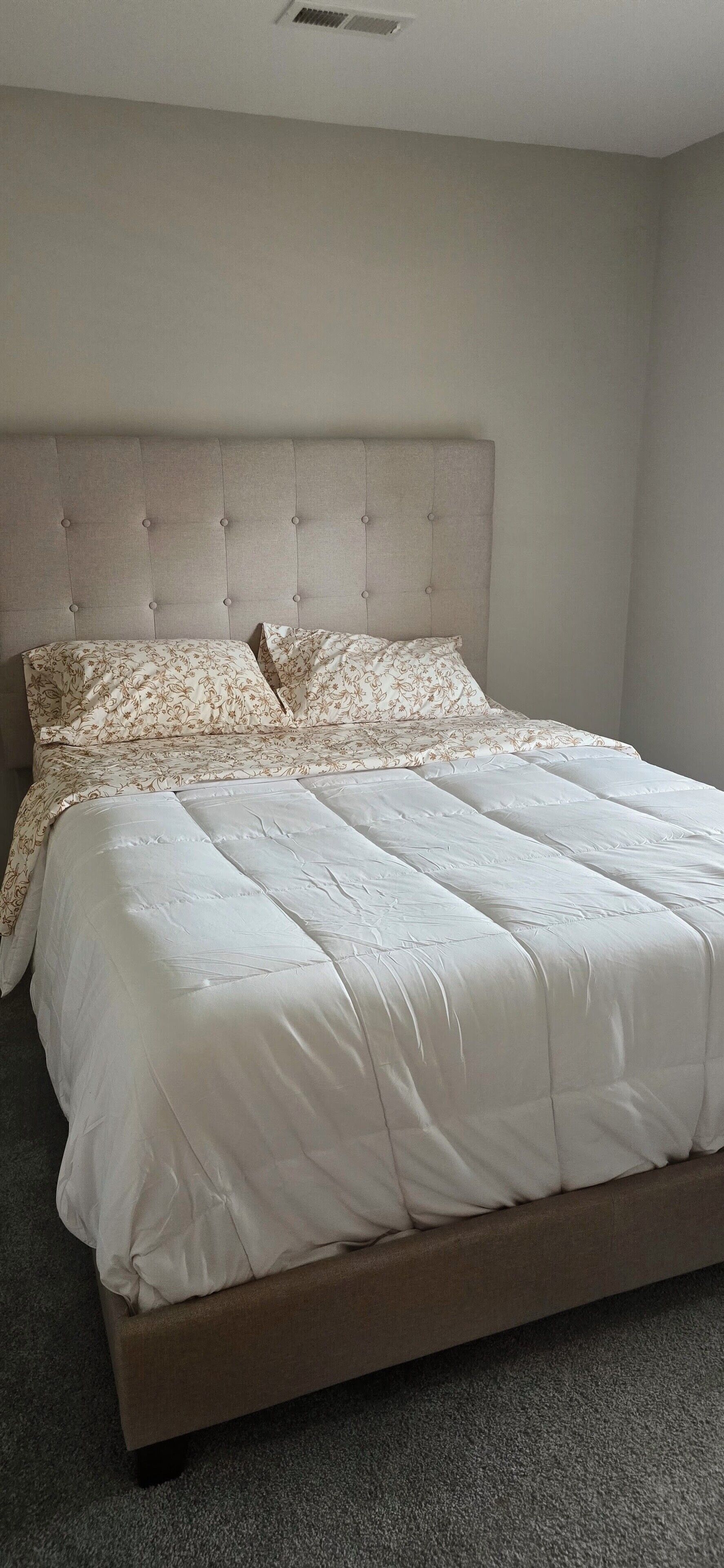 3 bedrooms, iron/ironing board, WiFi, bed sheets