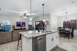 Interior - Indigo Oasis: NEW Modern 4BD, Private Pool, Garage (Lake Havasu City)
